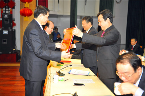 【特稿】成绩和荣誉的背后