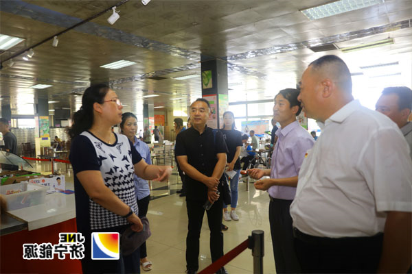 孟进到阳城煤电进行“夏季送清凉”活动