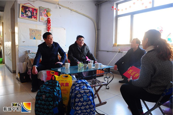 2019-1-23丰家雷 张广宇走访困难职工（济宁能源运河煤矿洗煤厂职工宋文涛）.jpg