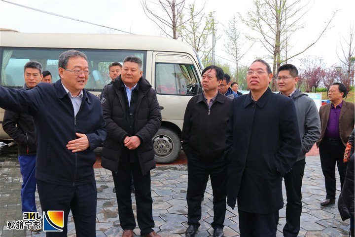 1554966313130386.jpg 济矿物流:2019年4月9日,水质论证报告会专家调研环城水系(孙继业).jpg