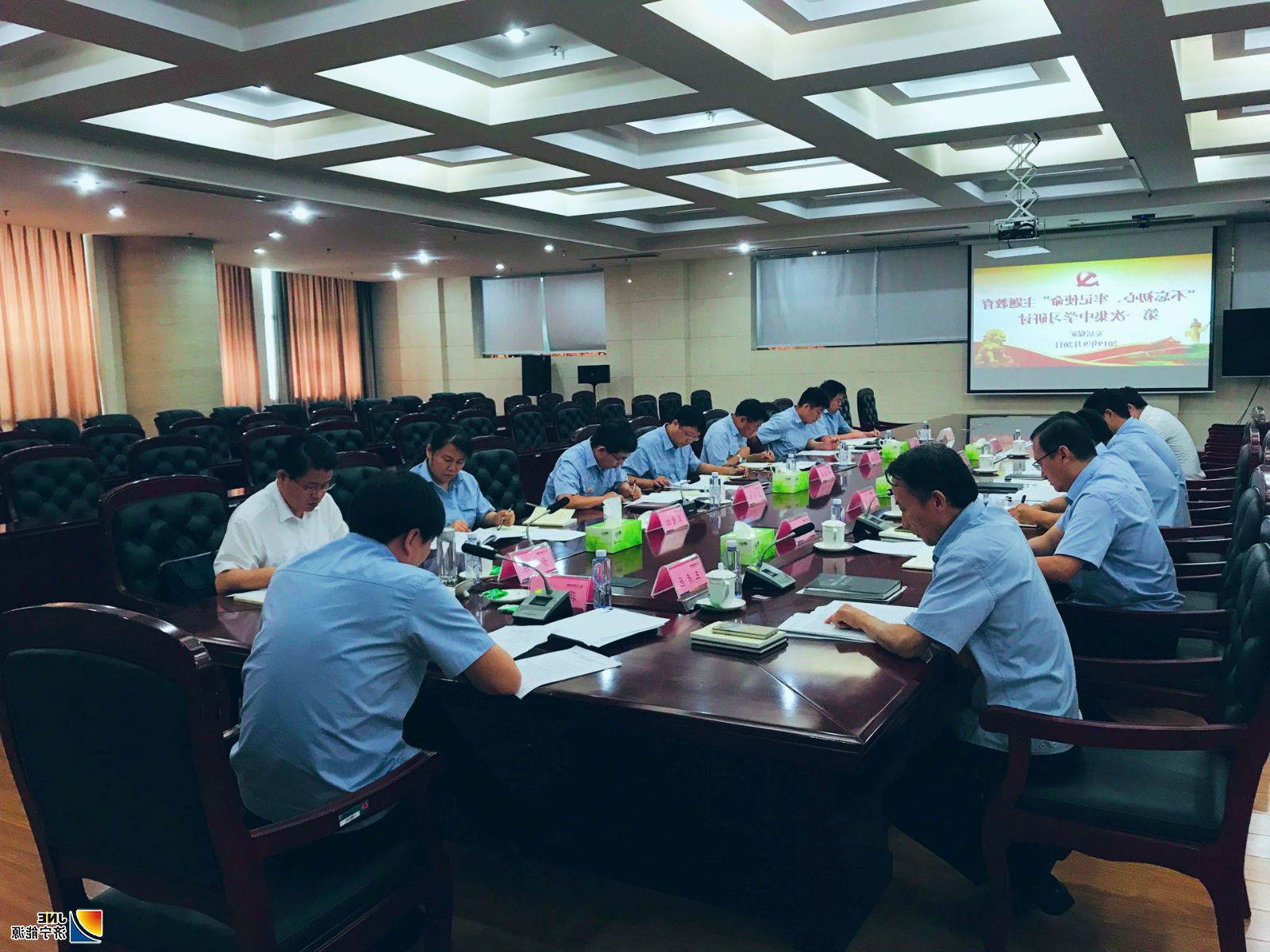 9月20日上午，安居煤矿扎实开展 “不忘初心、牢记使命”主题教育第一次集中学习研讨（徐姗姗）_meitu_3.jpg