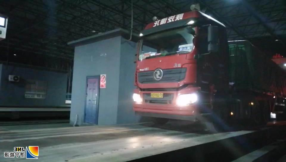 济矿物流：济矿物流公司顺势启动汽运来煤模式 （刘建强).JPG