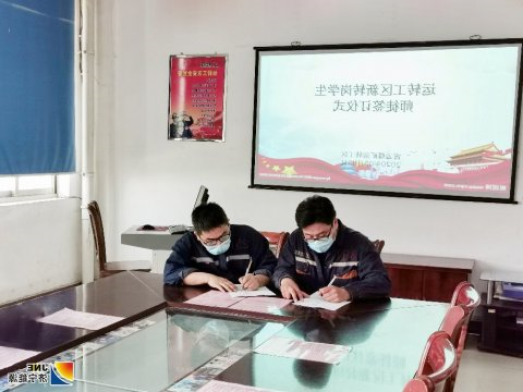 霄云煤矿：“以师带徒”技术帮教心连心