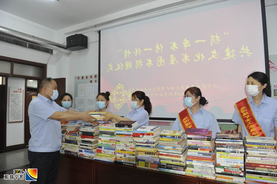 2020年6月24日，运河煤矿共建文化书屋 为职工搭建学习平台(单贝 张弘 沙诚）.jpg