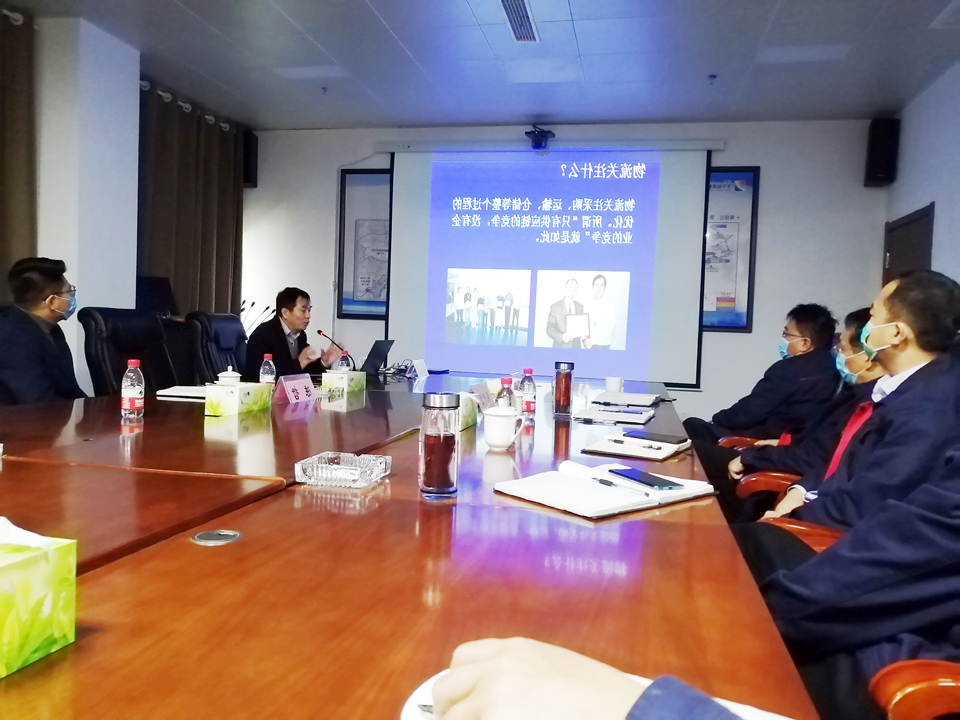 2港航、物流规划与管理专家乐美龙到济矿物流讲课（王传钧 手机摄）.jpg