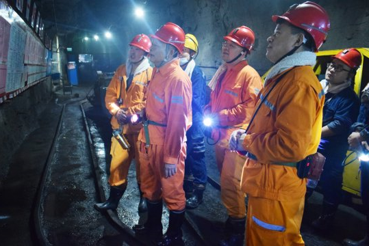市能源局组织专家到运河煤矿开展“专家查隐患”活动