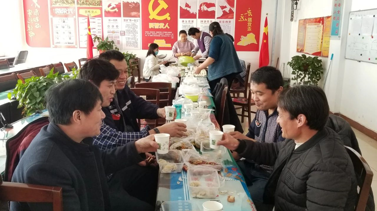 今天的饺子真香！此时的慰问最暖！2.jpg