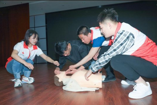 朱家峁煤矿举办现场医疗紧急救助知识讲座