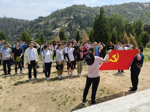 盛源公司组织干部职工到徂徕山参观学习