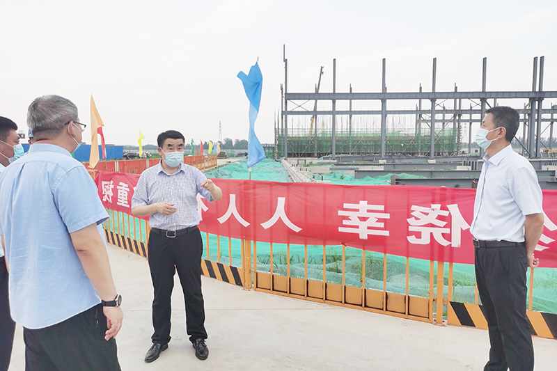 河北物流集团金属材料有限公司总经理孙继承在现场调研指导.jpg