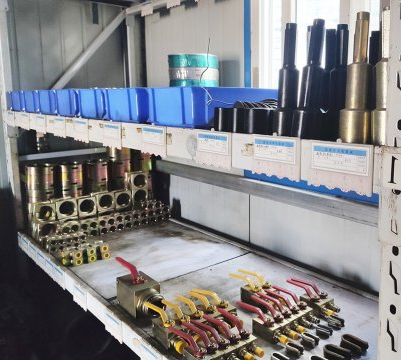 朱家峁煤矿基层区队开展仓库标准化整治工作