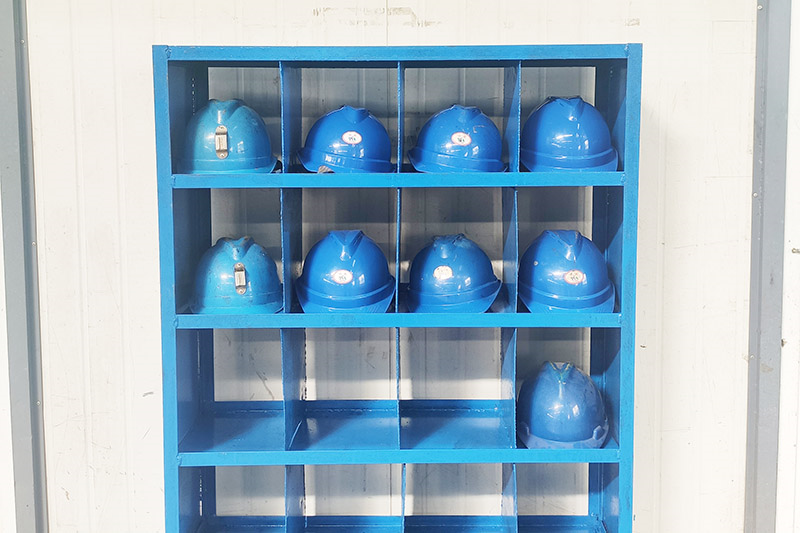 “安全帽存放柜”亮相机电修理厂.jpg