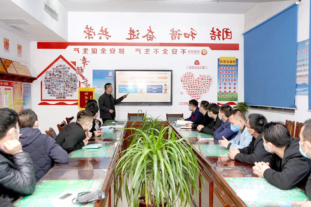 阳城煤电：“企业年金方案宣讲团”走进区队.JPG