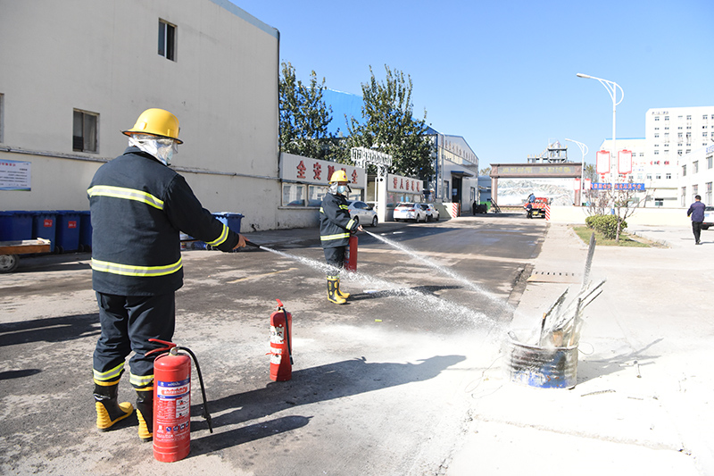 2021.11.10金桥煤矿：金桥煤矿开展消防演练活动（张绍光摄） (2).jpg