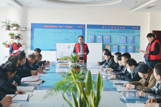 安居煤矿团委用“志愿红”助力文明矿区共建