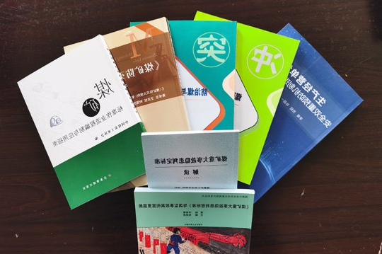 义桥煤矿发放相关专业书籍为职工“充电增能”