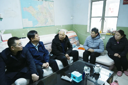 李新全走访慰问济宁能源困难党员
