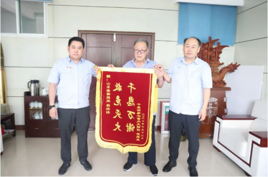 危急时刻伸援手！蒋利利，好样的！