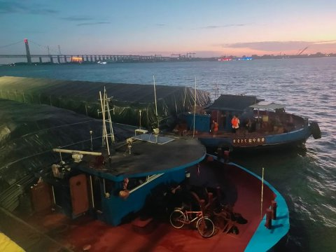 通江达海、使命必达丨首批船运4000吨煤炭顺利运达镇江东港码头