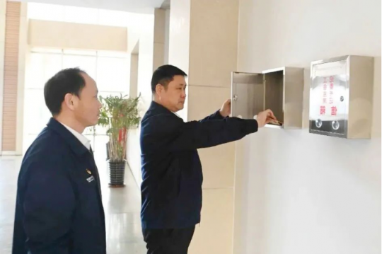 “开箱”收集意见，座谈倾听心声！霄云煤矿多渠道交流互动为职工办实事