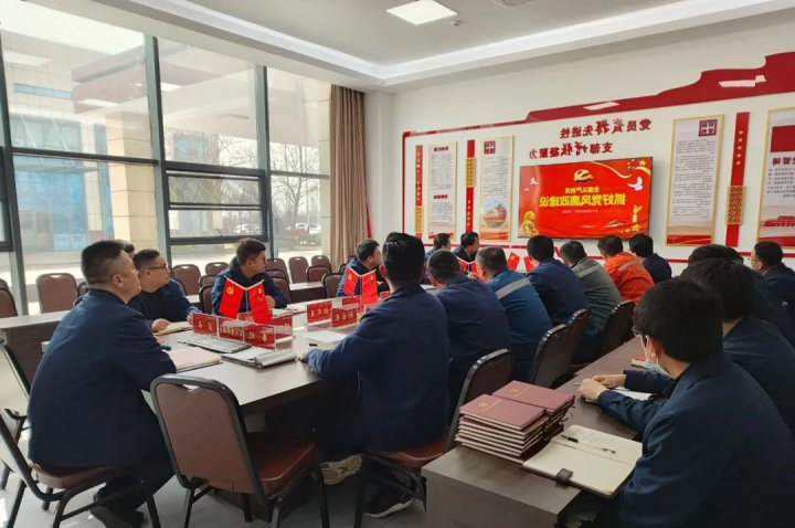 济宁能源组织基层干部讲廉政党课活动