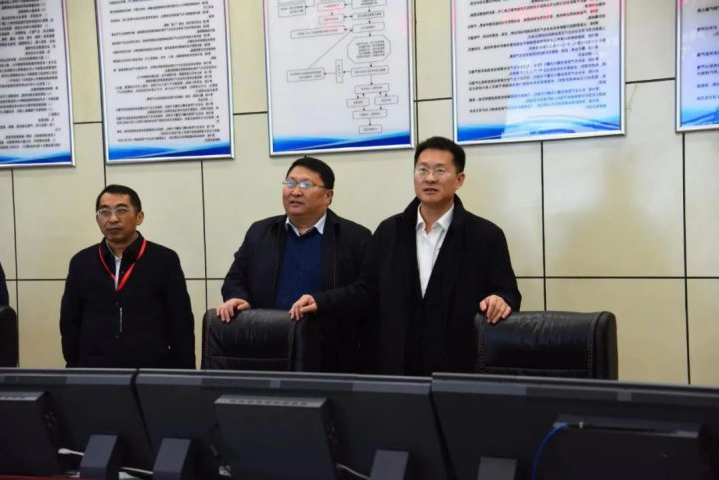 王崇景春节期间到金源煤矿走访慰问干部职工