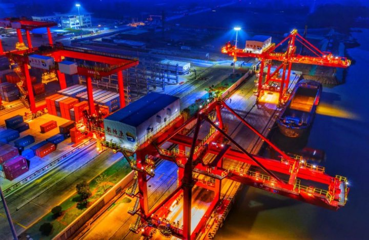 冲刺首季“开门红”！龙拱港集装箱吞吐量突破30000标箱