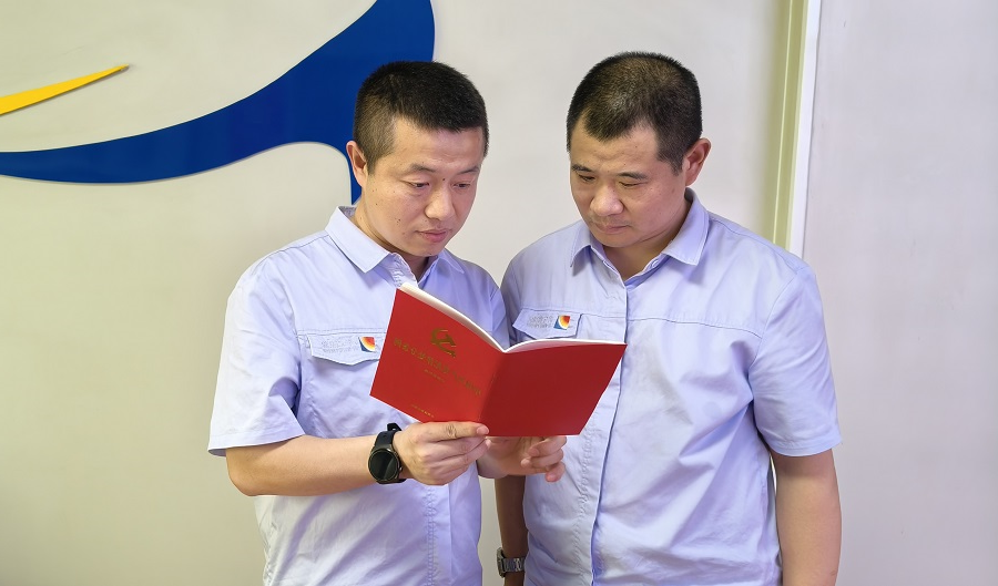 2024年5月20日生产党支部科室人员开展《条例》学习活动（地点：党员活动室 拍摄：王善站）.jpg