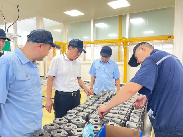 张广宇到信发液压检查指导工作