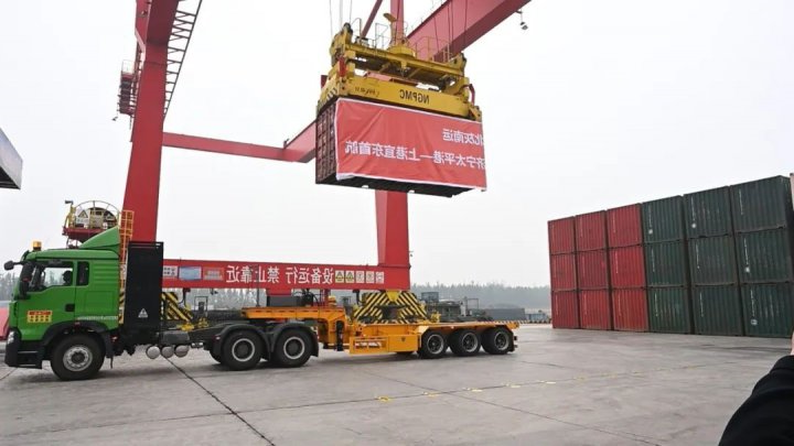 北灰南运！“云灰仓”太平港-上港宜东集装箱首航启动
