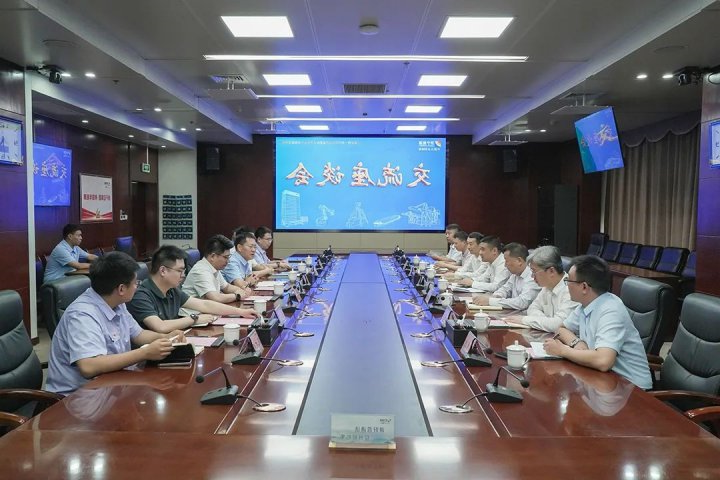 安徽省港口运营集团客人到访济宁能源集团座谈交流