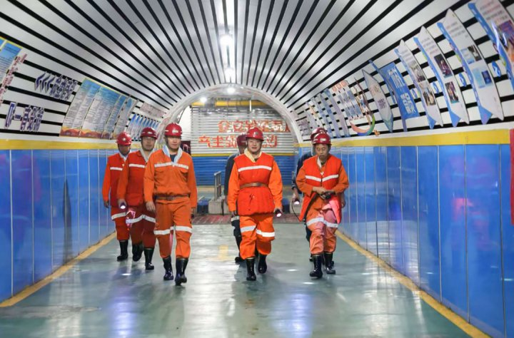 王崇景到阳城二号井督导检查安全生产工作